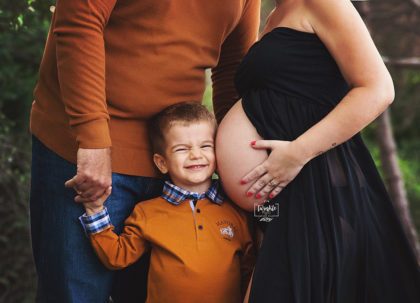 sesion embarazo exteriores con niño valencia twinklefoto / ¿Sesión de fotos del embarazo en estudio o en exteriores?